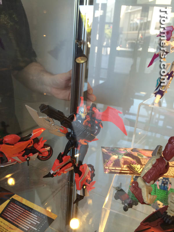 BotCon 2014 Exclusives Previes Alpha Trion More  (86 of 93)